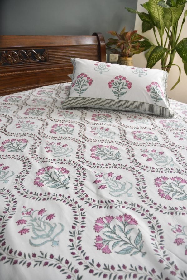 Gulaabi jaal Bedsheet - Embrace Timeless Elegance for Your Bed For Sale