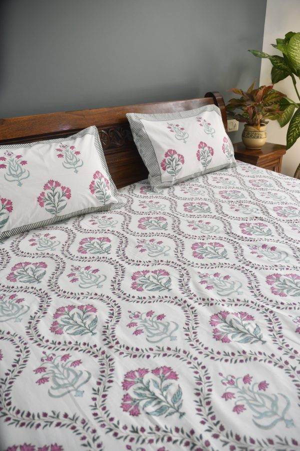 Gulaabi jaal Bedsheet - Embrace Timeless Elegance for Your Bed For Sale