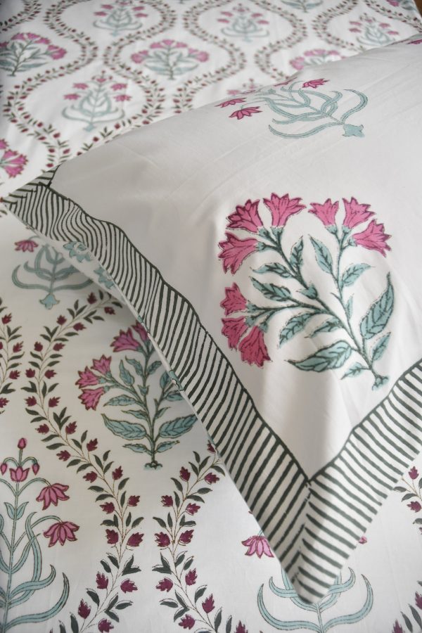 Gulaabi jaal Bedsheet - Embrace Timeless Elegance for Your Bed For Sale